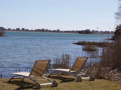 Private chic waterfront retreat-newly renovated.