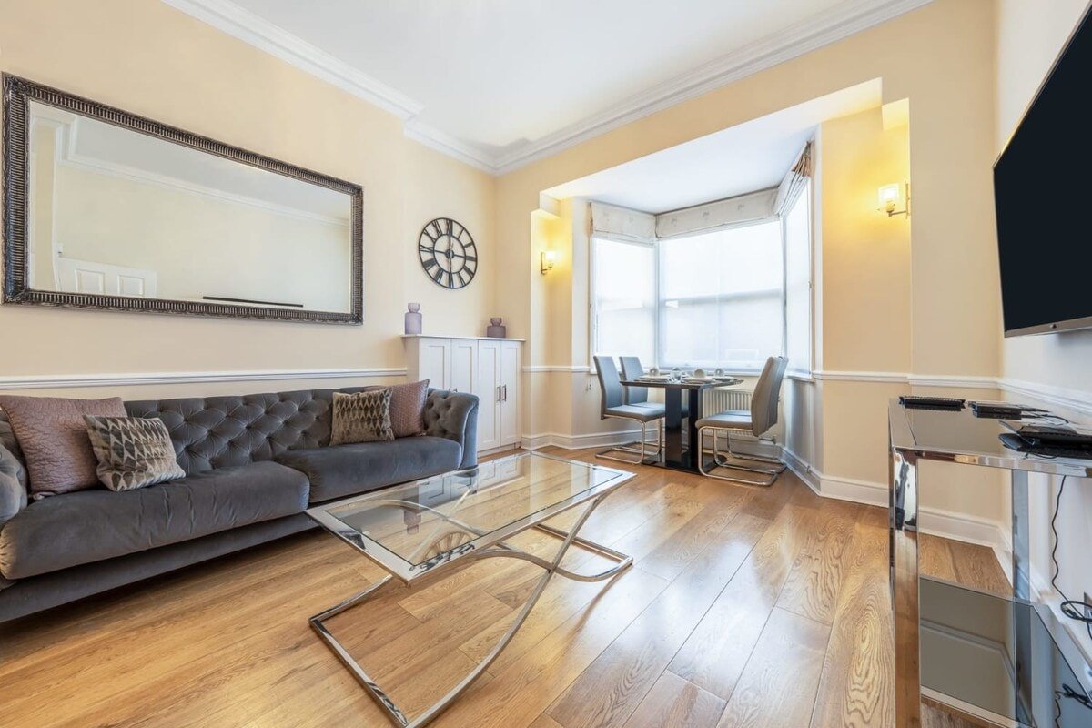 2B Apartment next to Park Lane gallery image 5