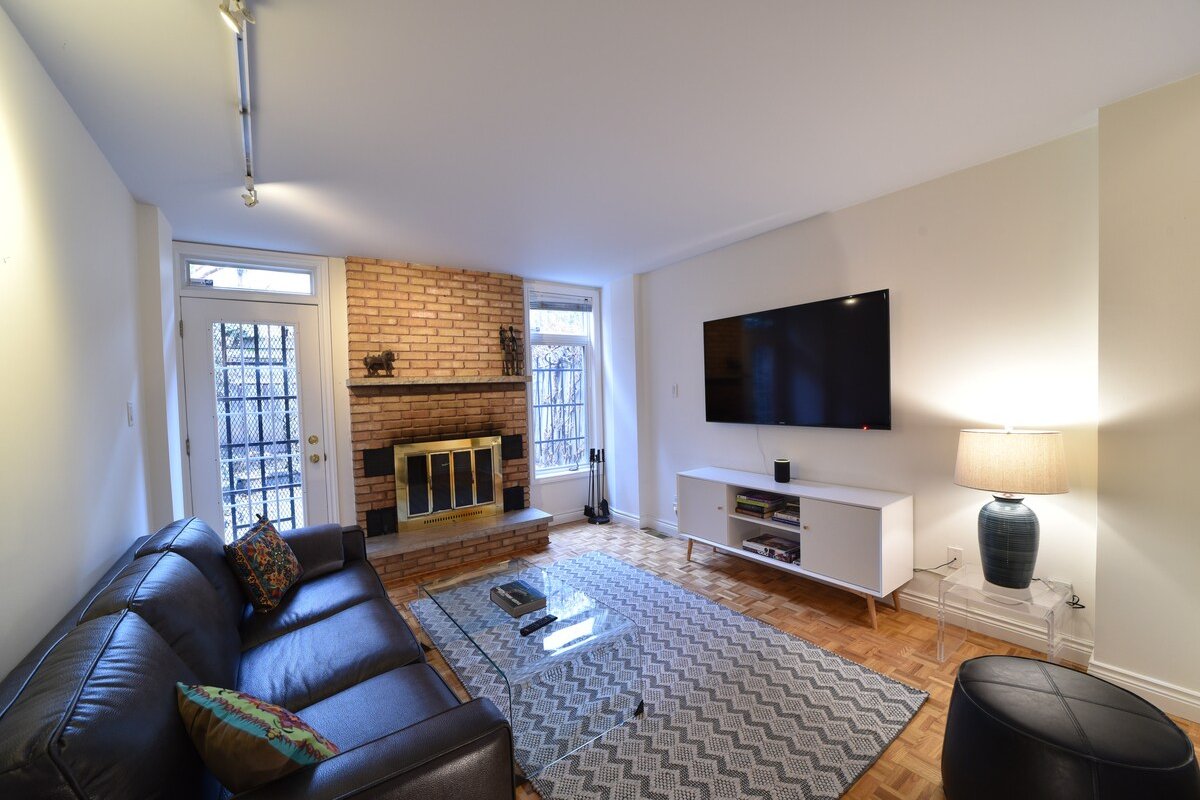 Elegant Private House – Heart of Downtown gallery image 3