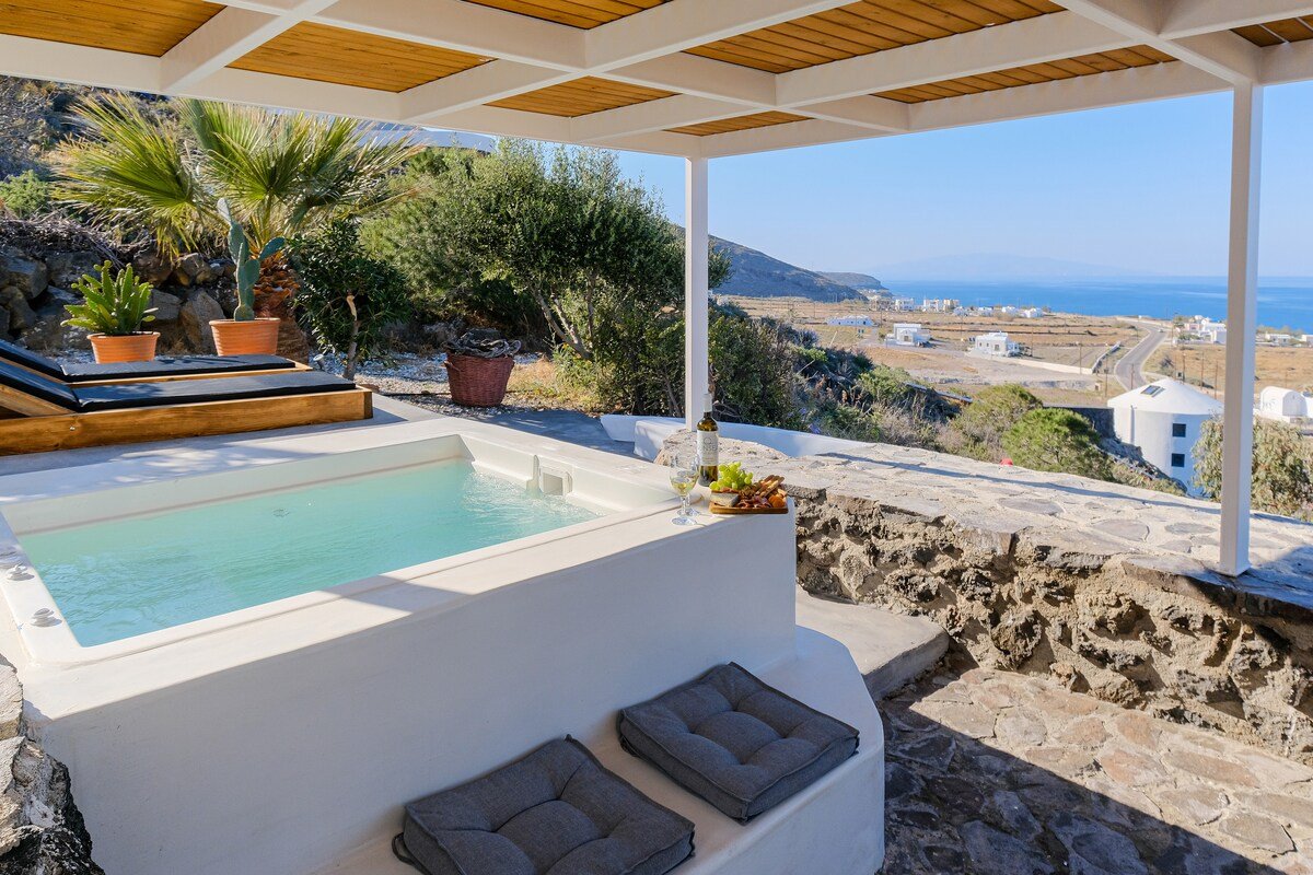 Villa with Outdoor Heated Jacuzzi gallery image 4