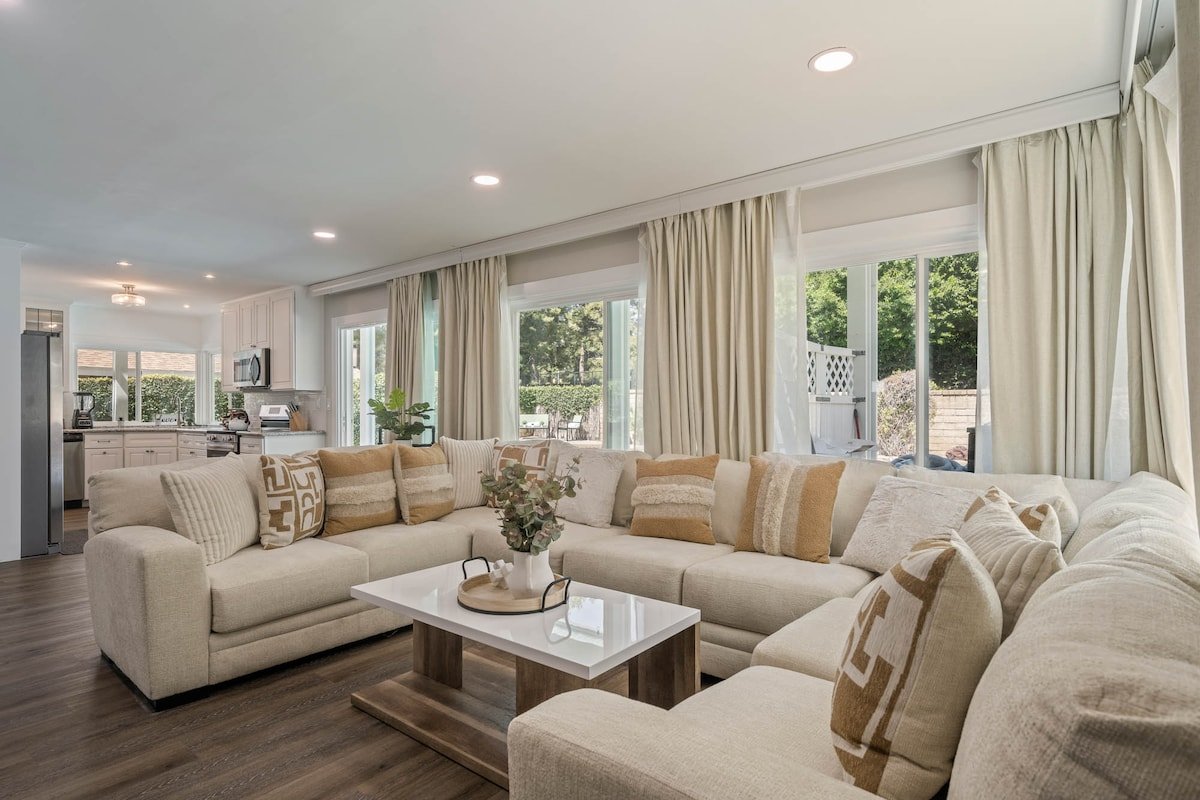 177 Modern Retreat: Pool, SPA-New Lux Furniture gallery image 5