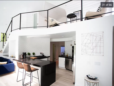 Modern luxury house in Beverly Hills cul-de-sac