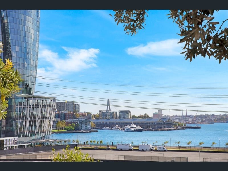 Waterfront – KING Master 4 Bedroom Rooftop #11-12 gallery image 4