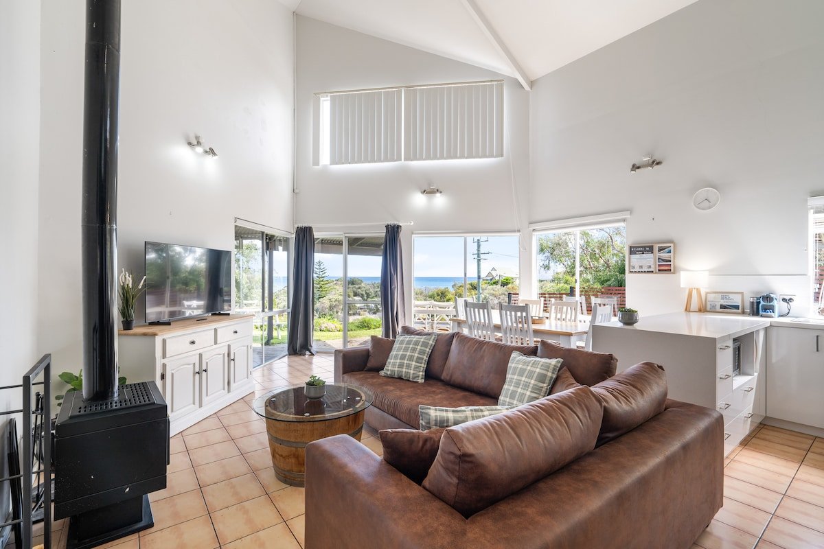 Seaview Residence by Peppy Beach Retreats® gallery image 4