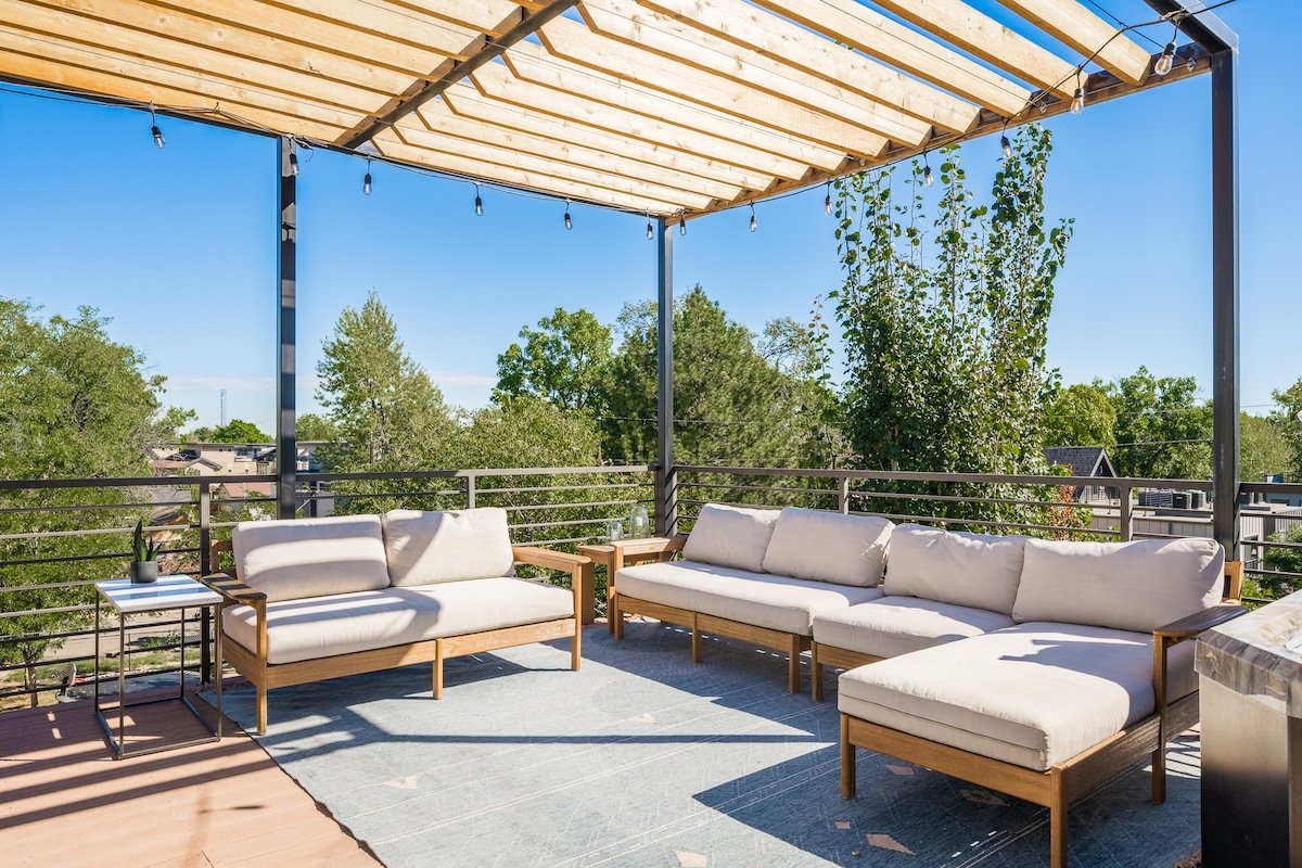 Wyandot House: Rooftop Hot Tub, Theater, Game Room gallery image 4