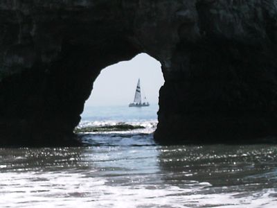 4 bed HotTub Firepit blks to beach Best Location!