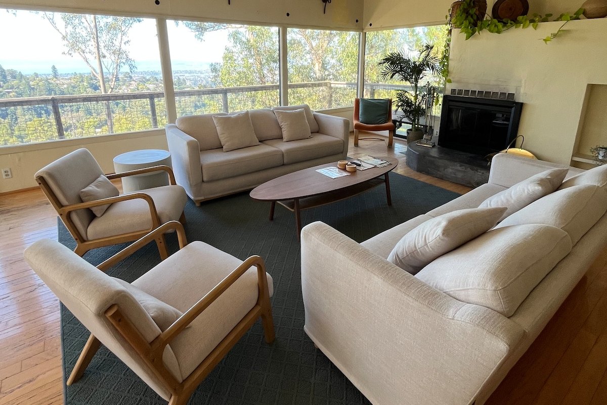 Relaxing Retreat: 3 Bedroom Overlooking the Bay gallery image 2