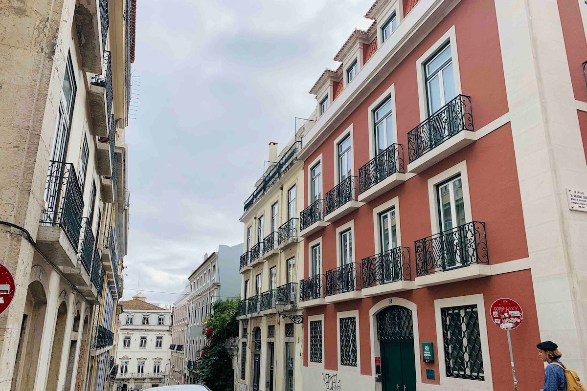 Emenda 1 – Charming Apartment in Chiado w/ Parking gallery image 3