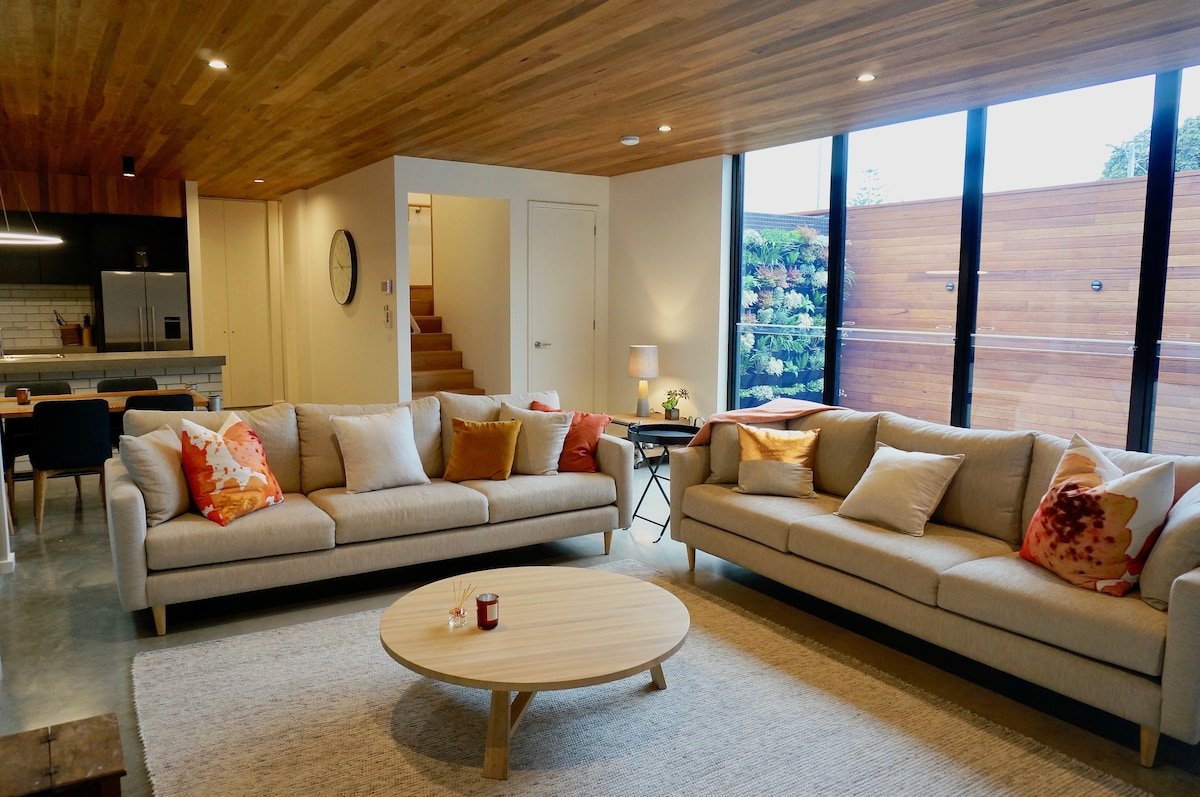 Stella on Stevens gallery image 2