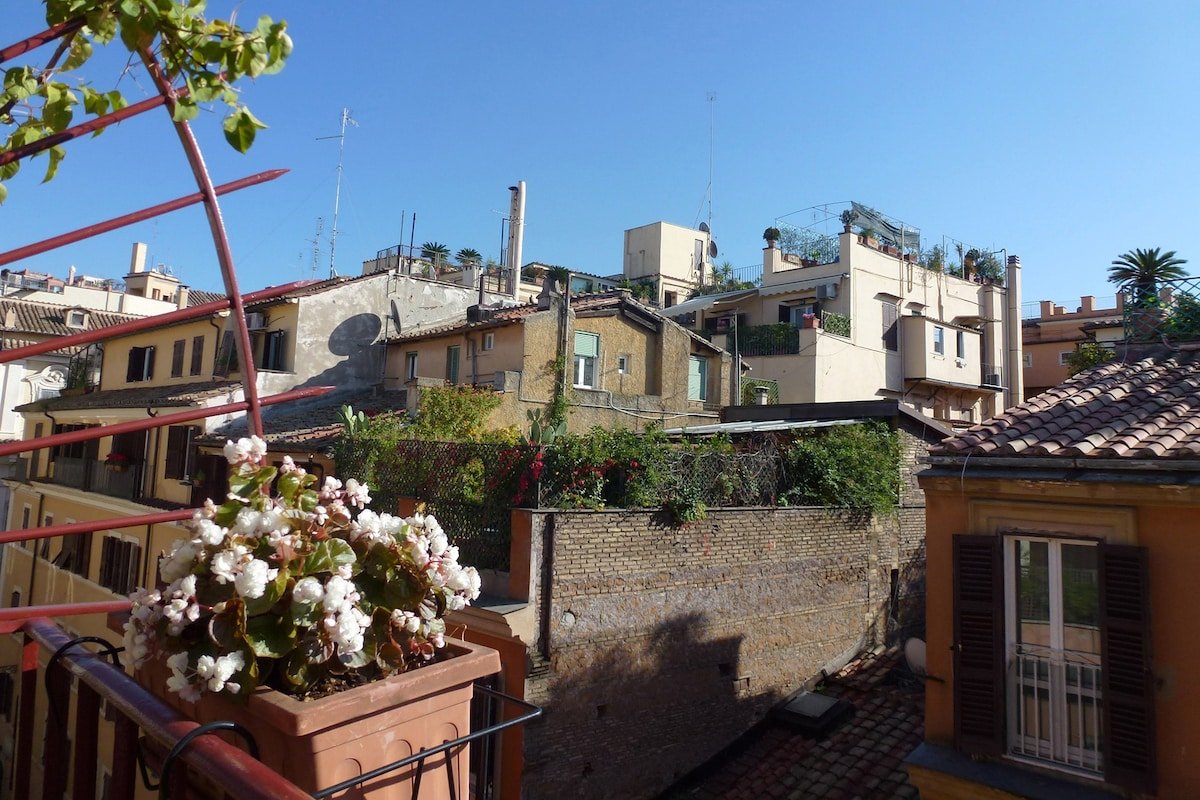 Perfect Bright Prime Spanish Steps-Balconies-Chic gallery image 3