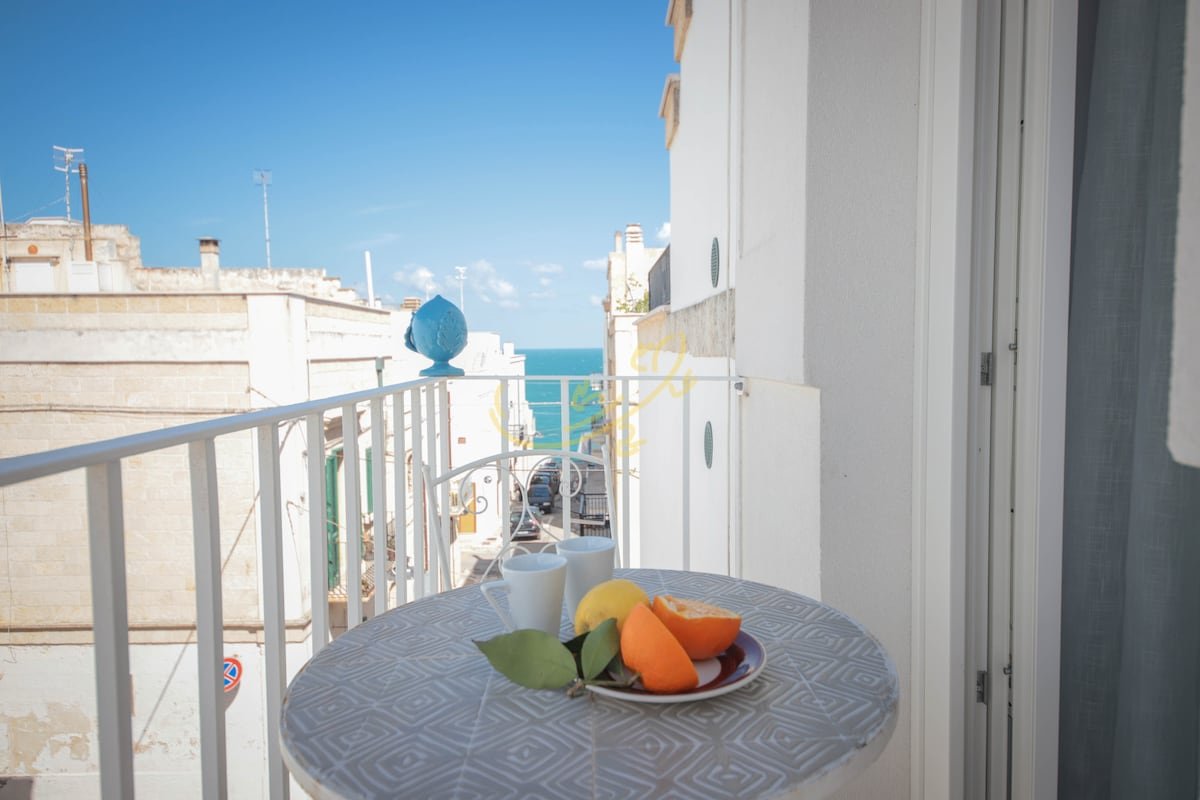 Il Gelso Blu, luxury sea view apartment gallery image 2