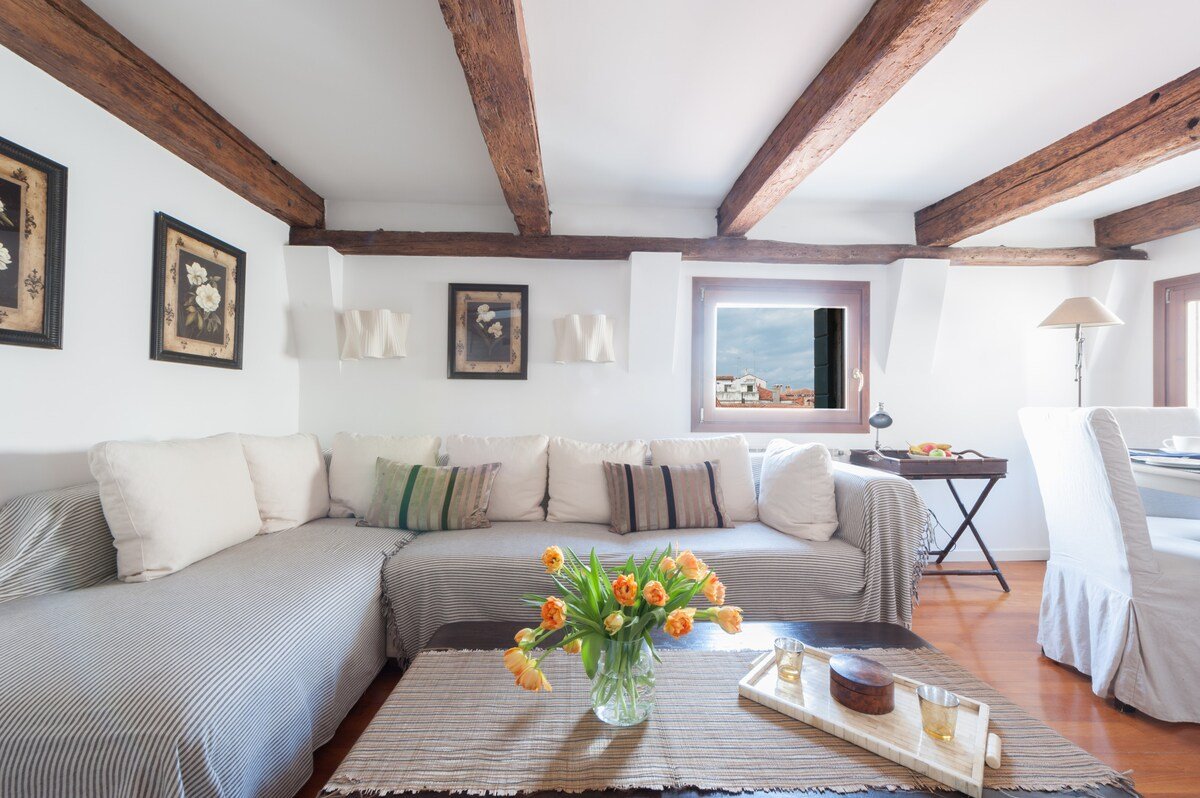 Ca’ Fortuny apartment in San Marco gallery image 5