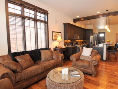 Bridger Creek Townhouse – Elegant Townhome Close t