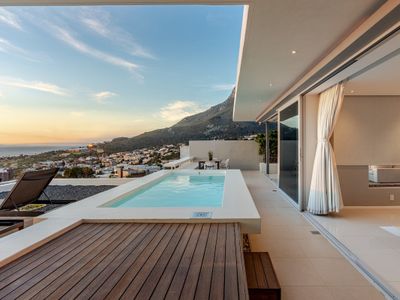 Spacious Villa with Stunning Views: Your Paradise