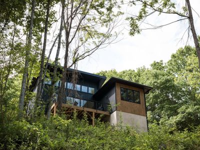 Two Modern Tiny Homes 15min drive to DT w/ Hot Tub