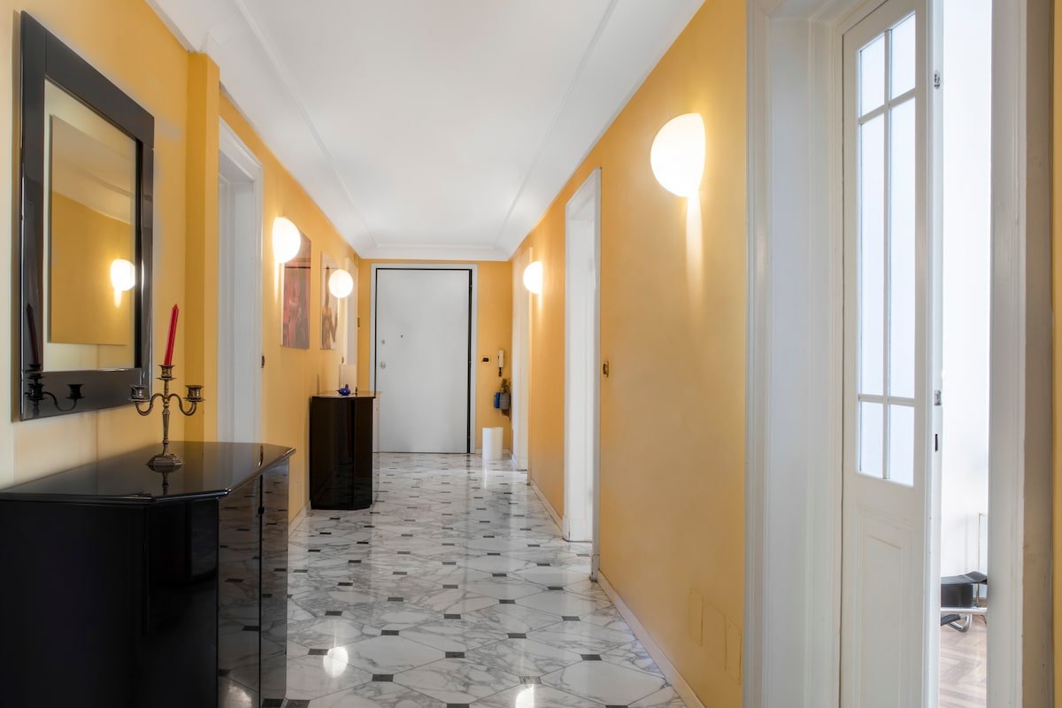 GetTheKey Rizzoli Apartment gallery image 2