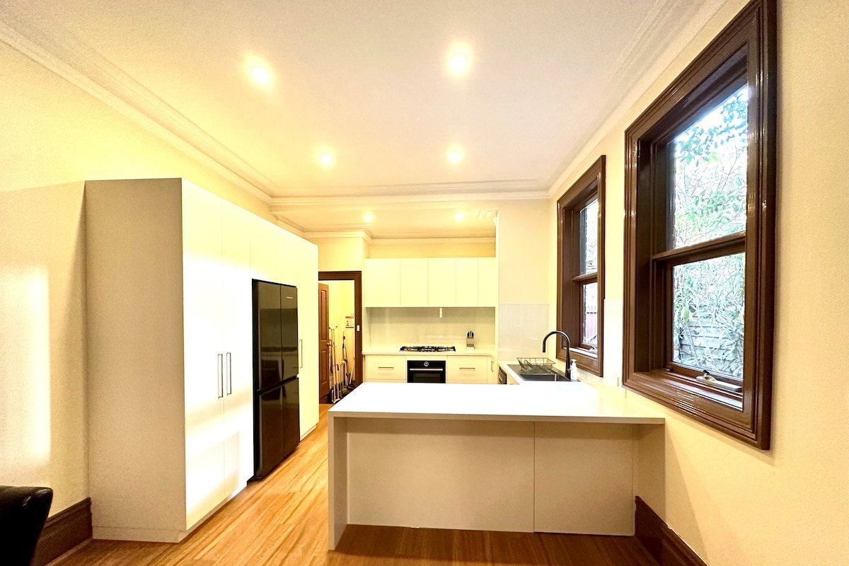 599Luxury – 2min Nth Melb – 10min QVM – Close CBD gallery image 4