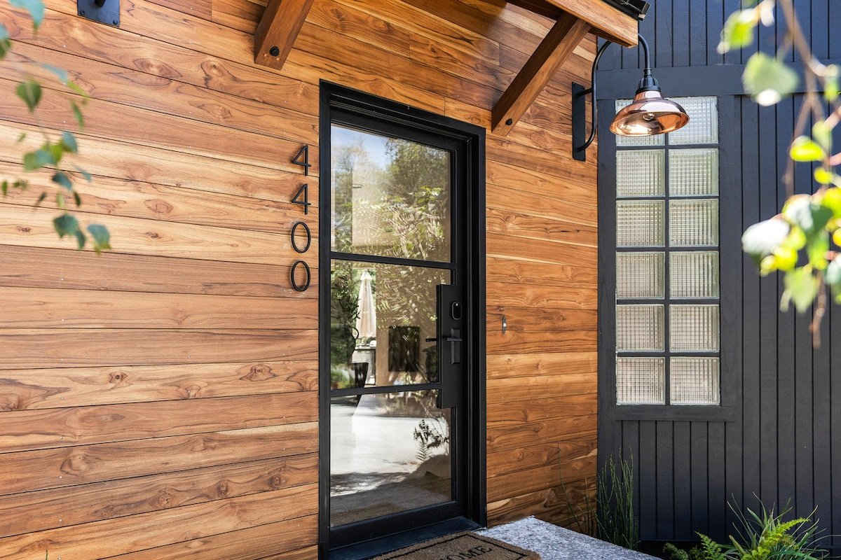 Exclusive Modern Retreat- The Johanna House gallery image 3