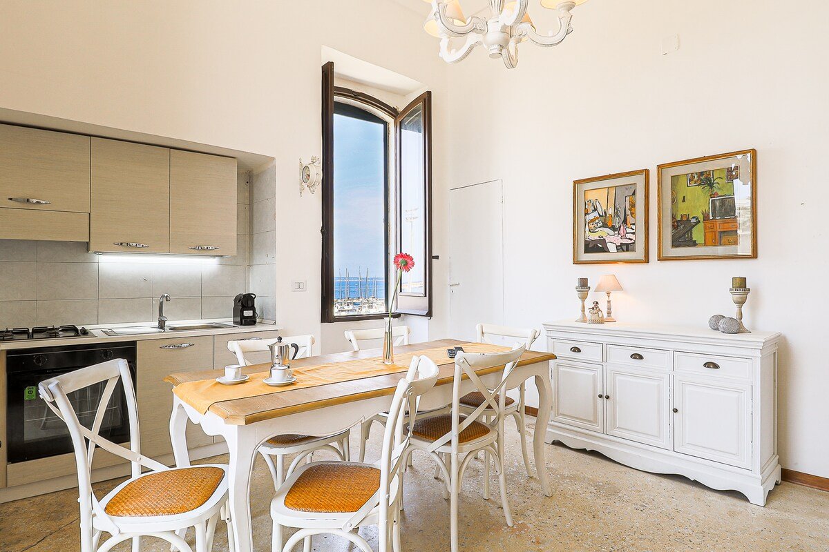 Palazzo Migliaccio by Casa di Marco (AP23) gallery image 4