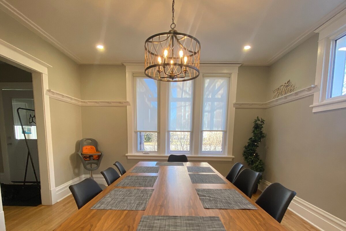 5bdrm Sauna/Hottub/Arcades/Close to DT and Beach gallery image 5