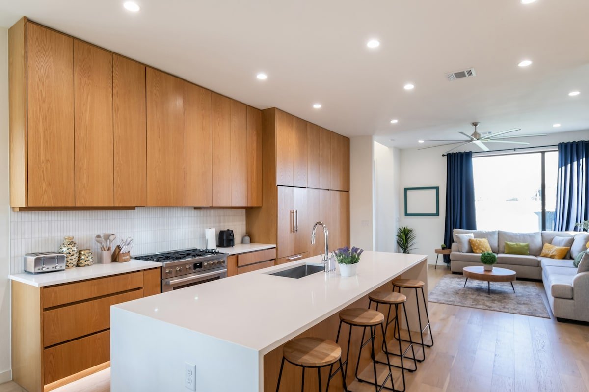 Downtown Designer Home w/Movie Room Near East 6th gallery image 4