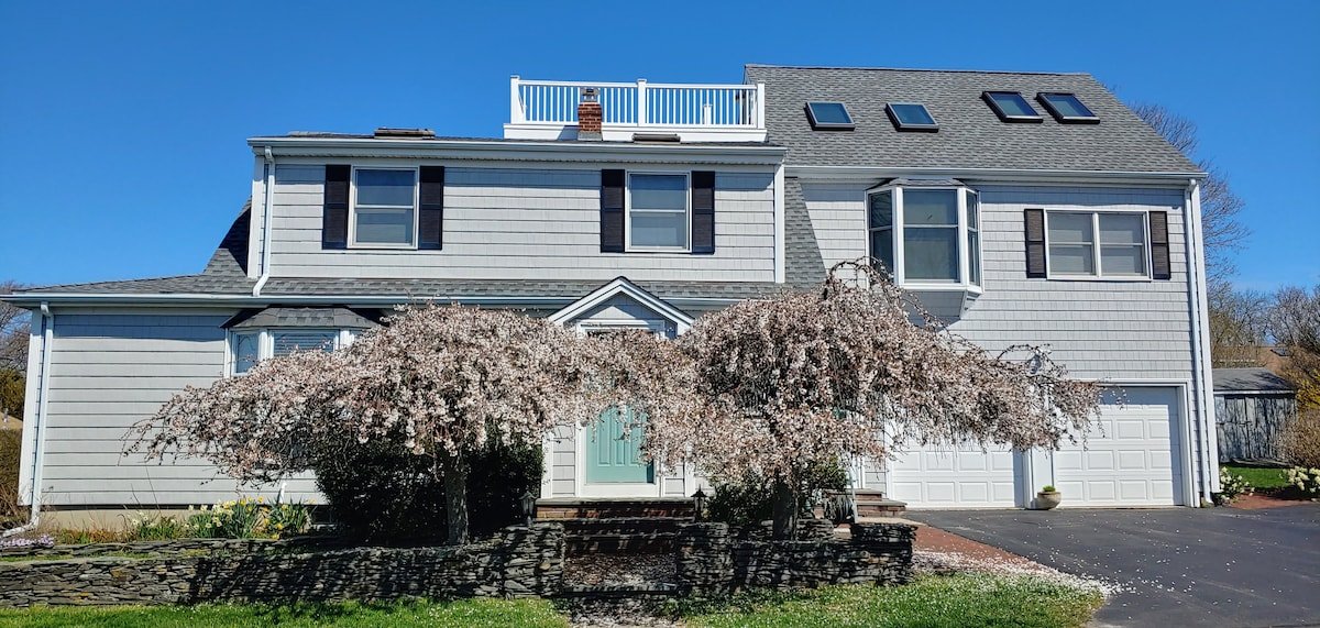 Walk 2 beach, huge deck off new kitchen, roof deck gallery image 2