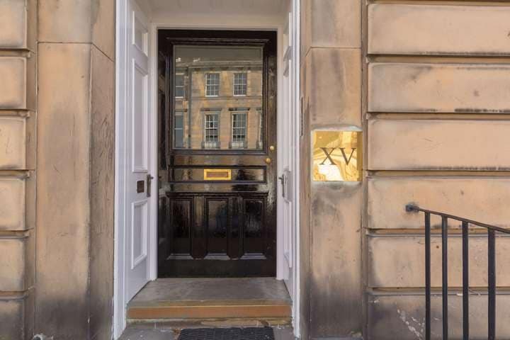 4 bed Georgian town house with lovely garden gallery image 5