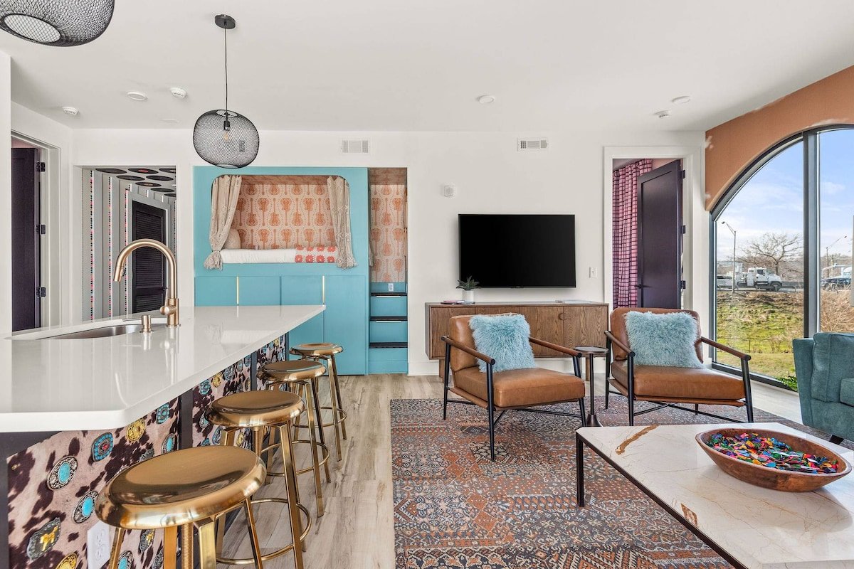 NEO One ~ Listing Combines Two Luxury Condos gallery image 5