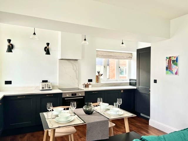 Redland Suites – Apartment 5 gallery image 3