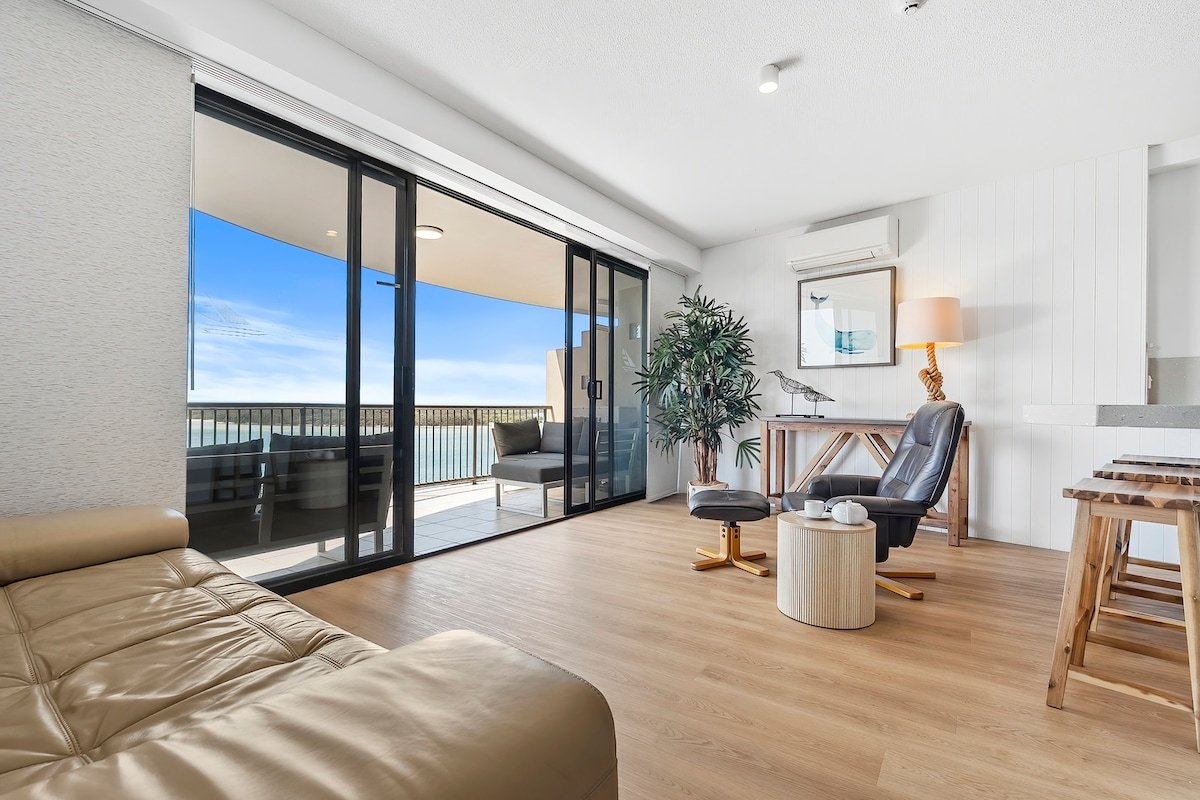 Huge Waterfront Apartment at Golden Beach gallery image 5