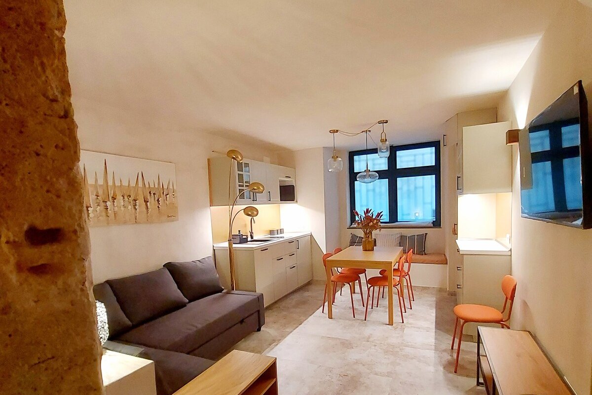 Luxury ALCoVA on 2 floor in historical center gallery image 4