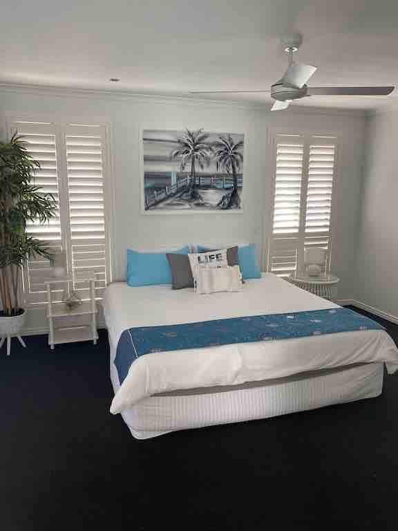 Spacious beach house in beautiful Dicky Beach gallery image 3