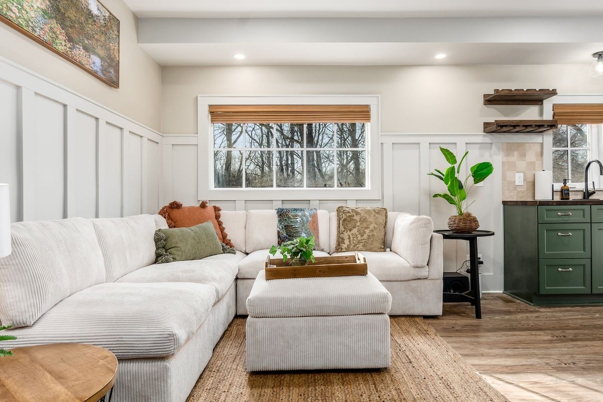 Creekside Cottage- HotTub, FirePit & Winery Nearby gallery image 2