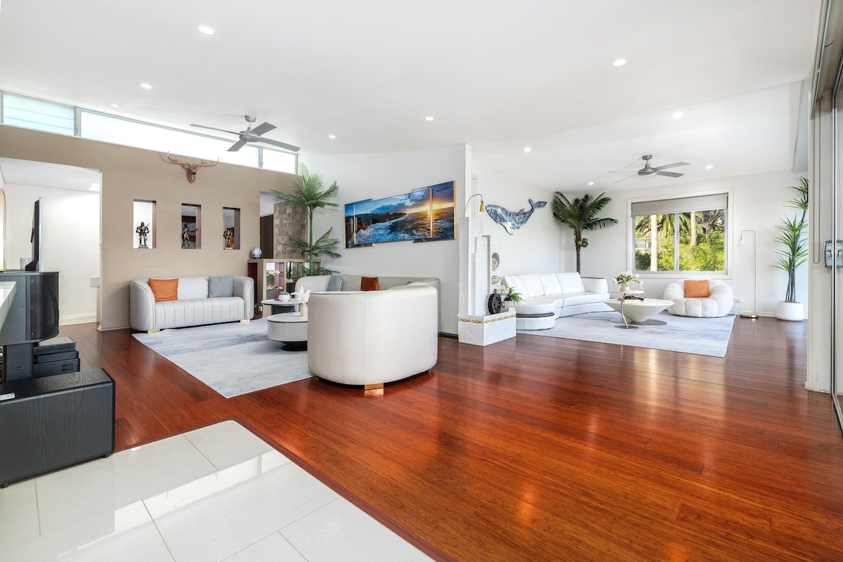 Waterfront Retreat w/ 2 Jetty – Close to Airport gallery image 5