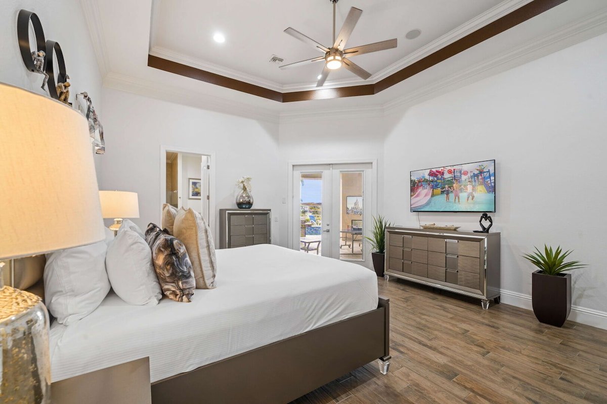 Eagle Casino Heaven: Arcade, Theater, Private Pool gallery image 4