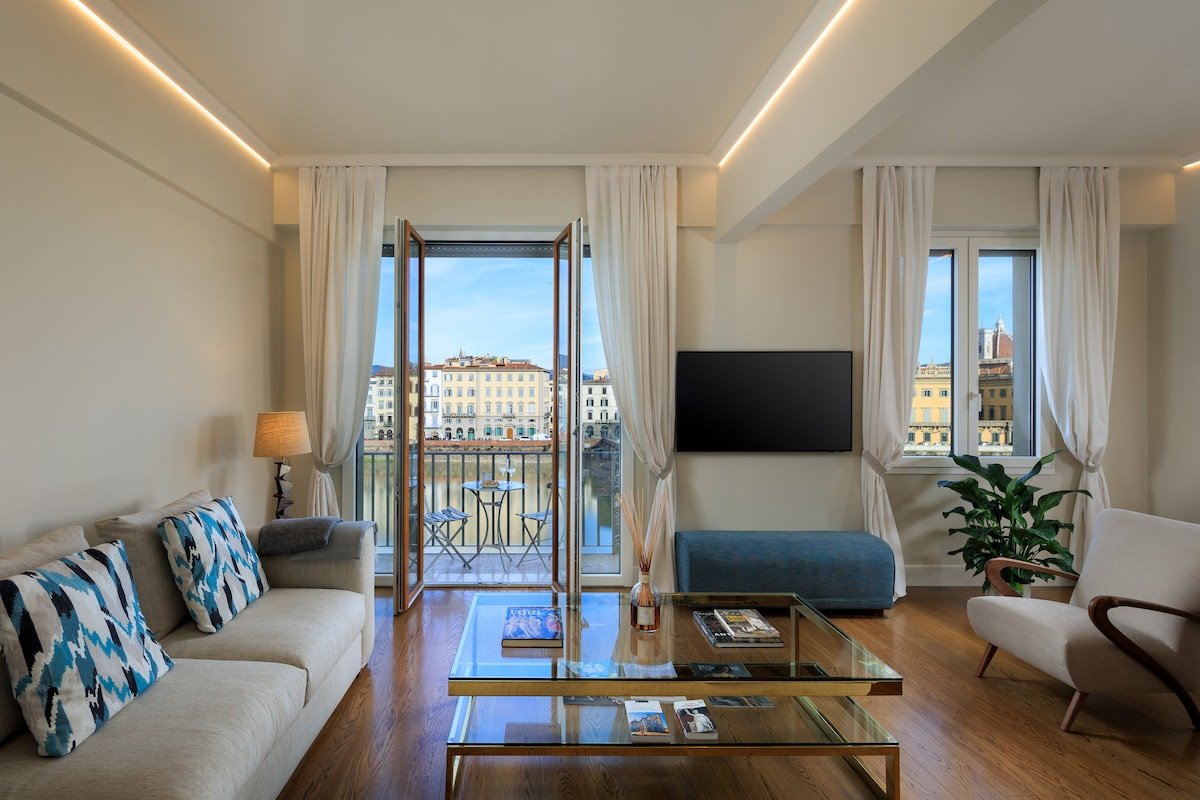 Exclusive Luxury Apartment with stunning view gallery image 2