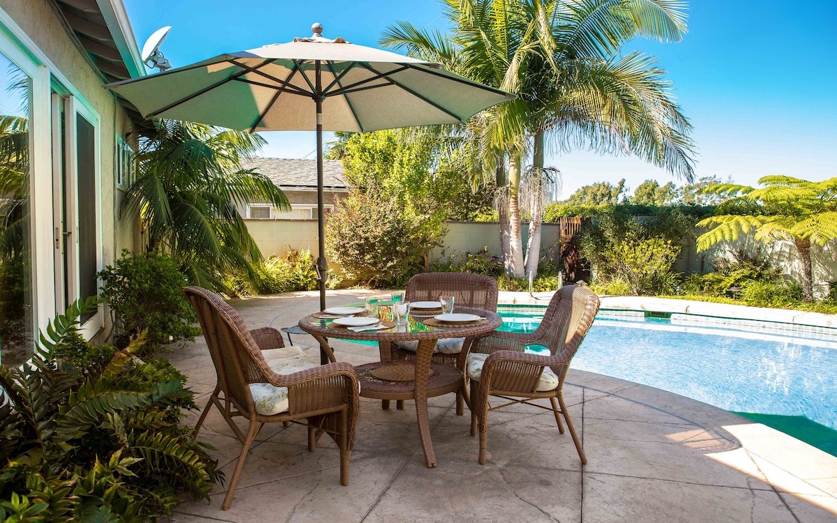 Sunny House minutes from the beach! gallery image 2