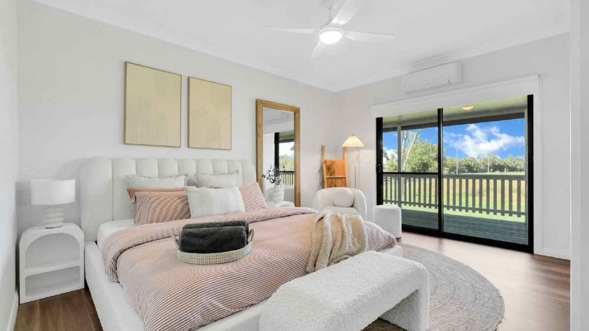 Three Galahs – Sleeps 8 Luxe Riverside Retreat gallery image 3