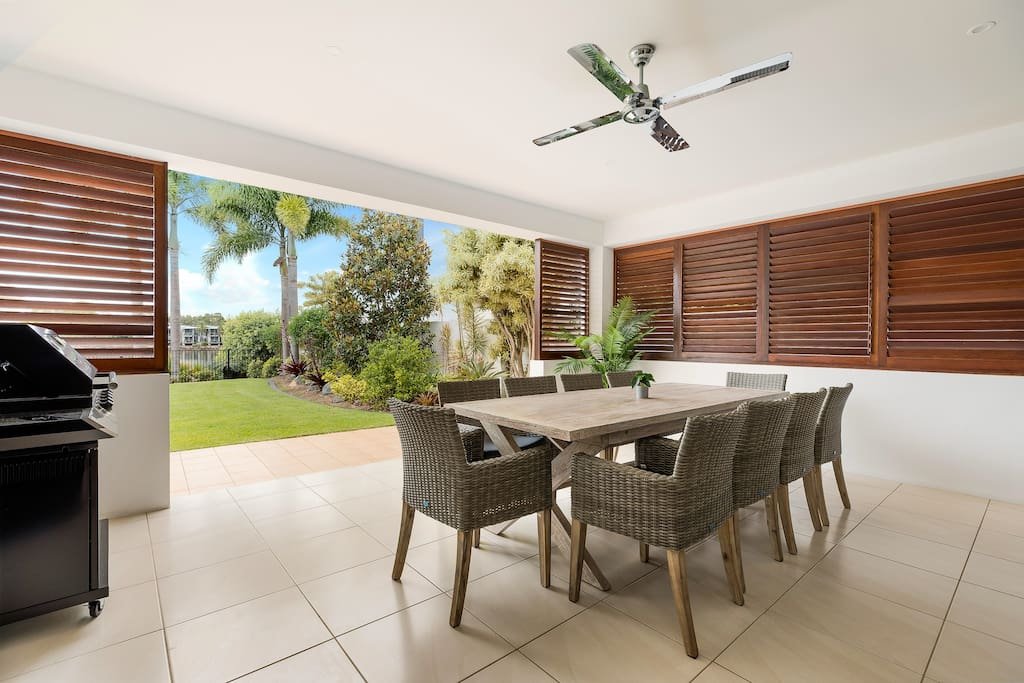 Stunning Waterfront Coastal Retreat, sleeps 15 gallery image 5