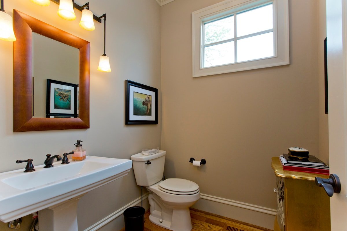 Massive Palace Close to Downtown! gallery image 5