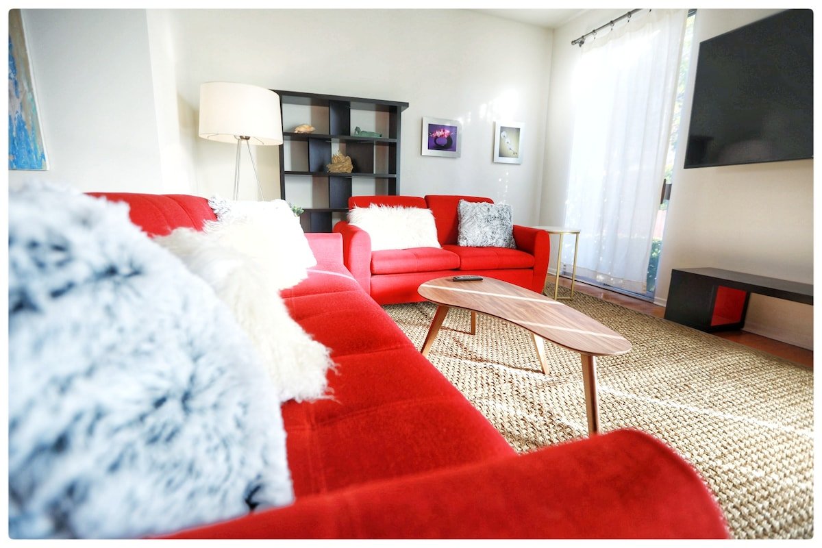 Modern House with Pool (steps to Beverly Hills) gallery image 3