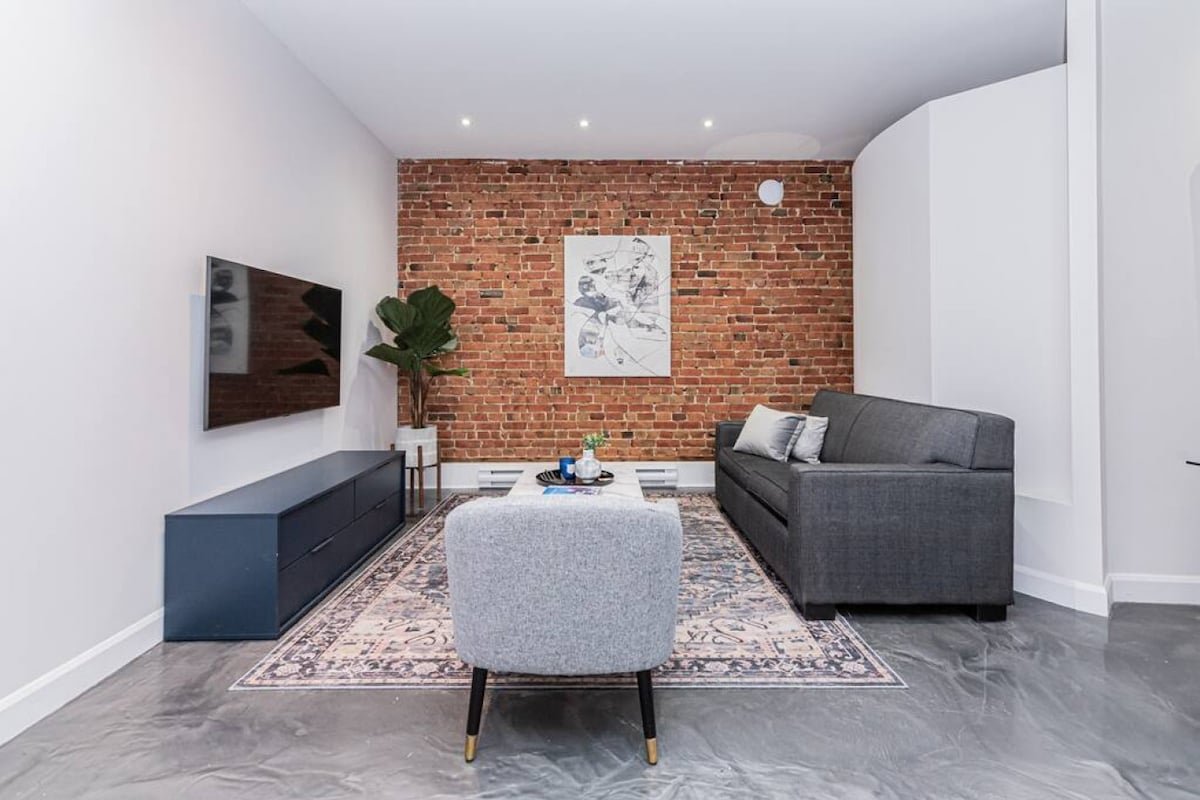 Massive apartment in Le Plateau by Denstays gallery image 3