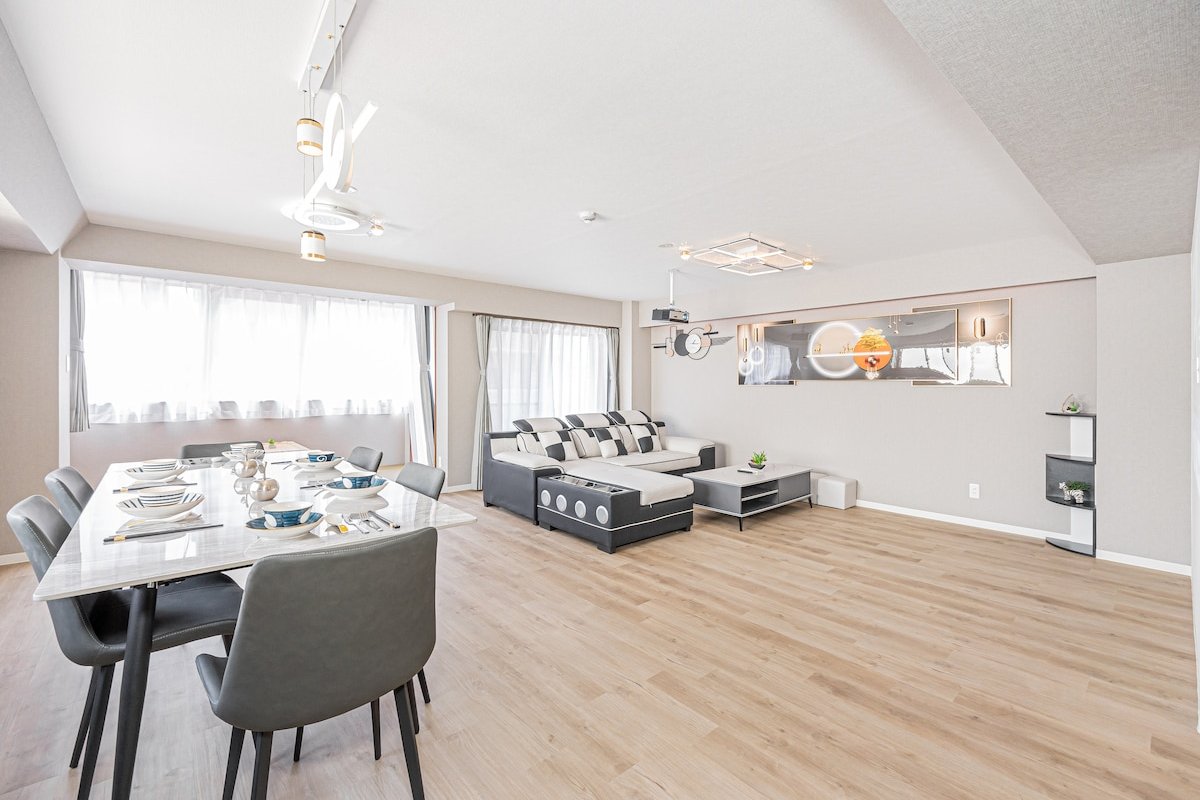 豪華な３寝室３トイレ２バスルーム！家庭シアター付、フルキッチン付！キッズルーム、ガレージ利用可！ gallery image 2