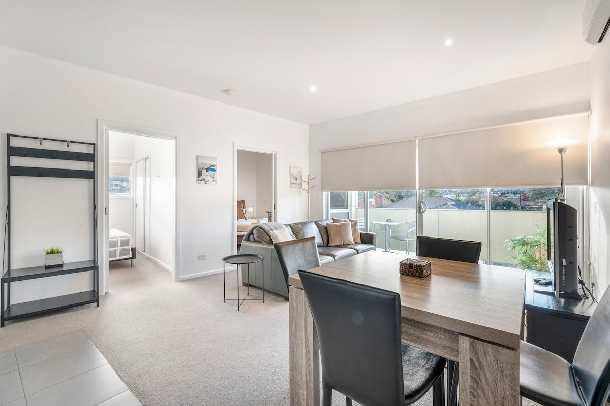 Bellerive Quay – 2 Bedroom – Free Parking gallery image 4