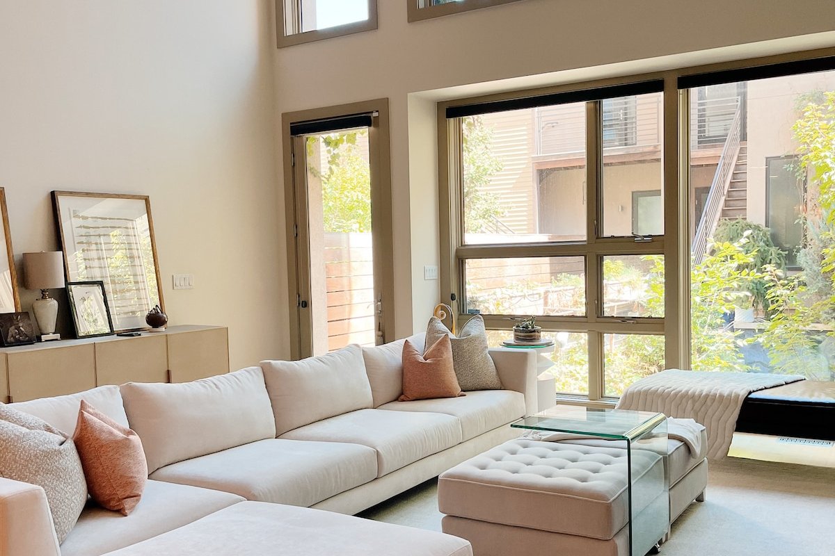 Luxe 4/5 w/parking – Golden Triangle/Civic Center! gallery image 2