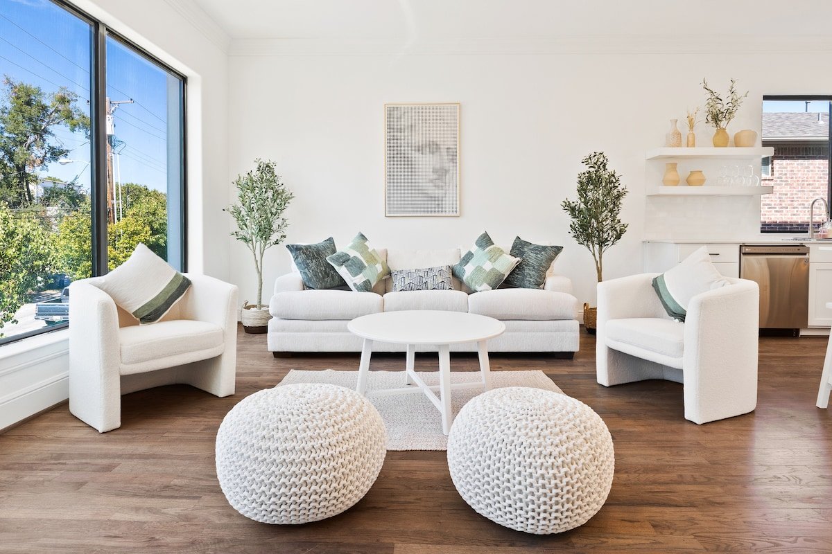 Luxury Bauhaus Home gallery image 3