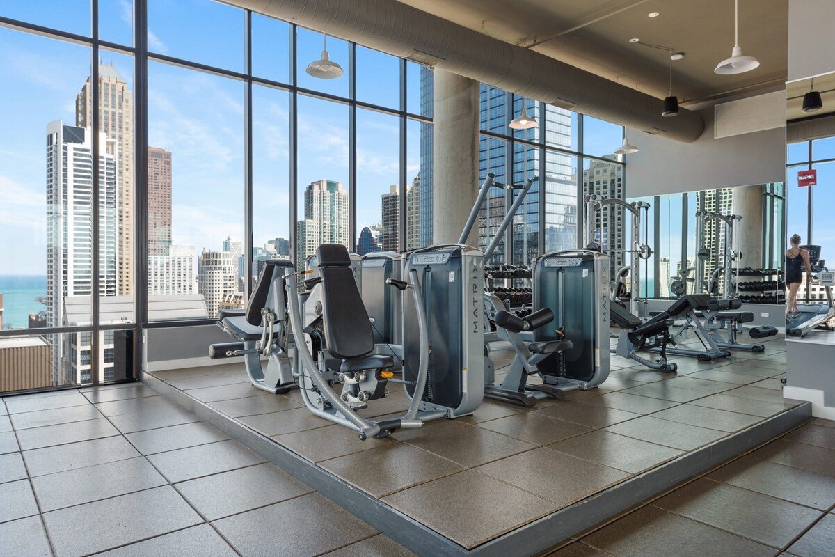 Gold Coast Luxury: 2BR with Sweeping City Vistas gallery image 5