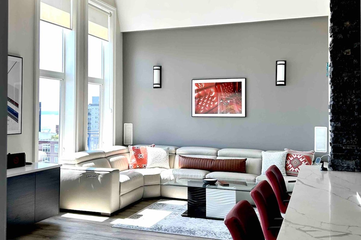 Belltown Court Penthouse gallery image 5