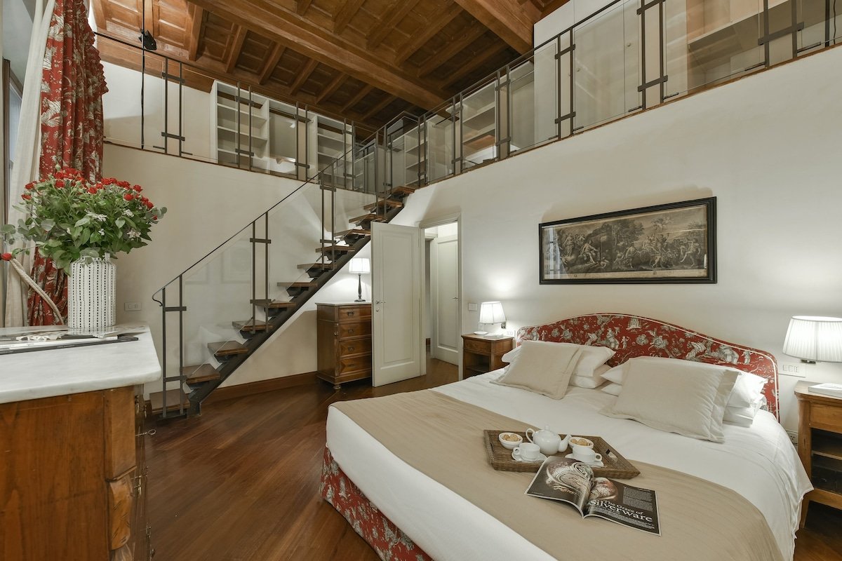 Raffaello apartment with fireplace in Oltrarno gallery image 4