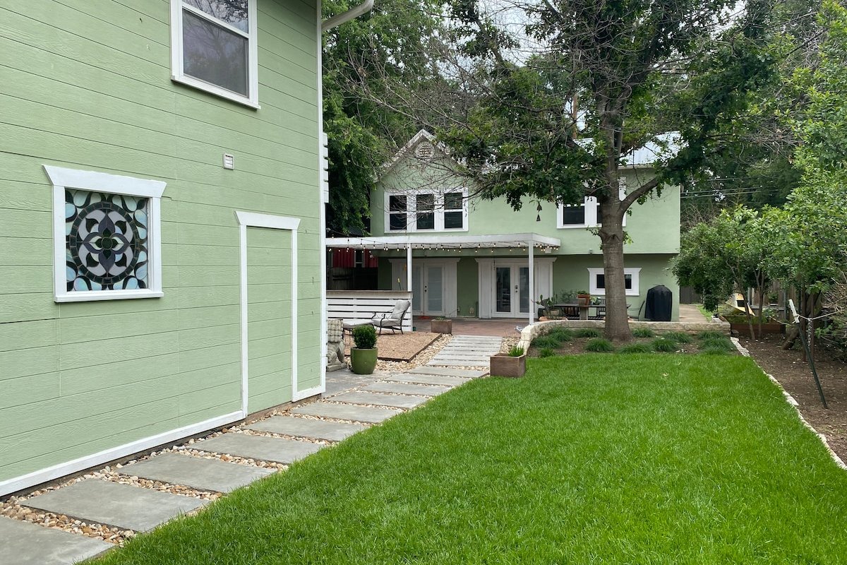 Fabulous House, walk downtown! gallery image 5